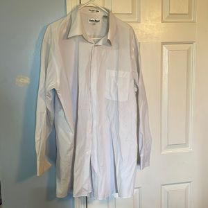Men’s white dress shirt. 19.